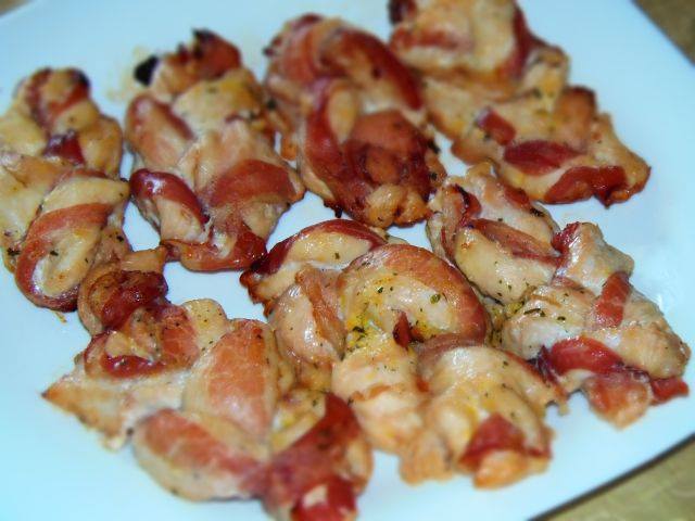 Bacon-ös csirkemell fonatok